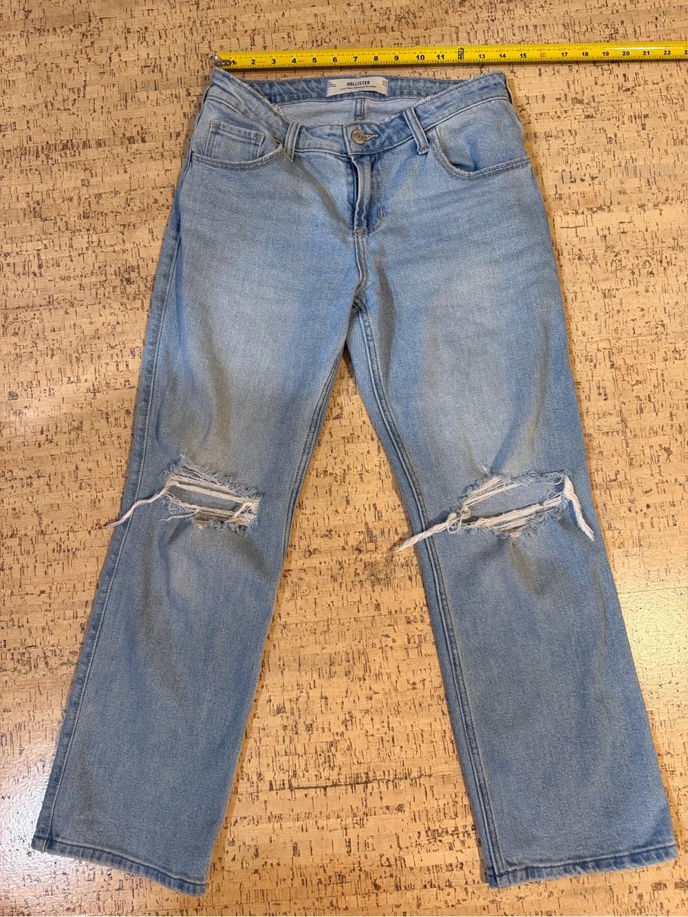 Hollister Low Rise Relaxed Straight Ripped Jeans W26 Short Light Wash